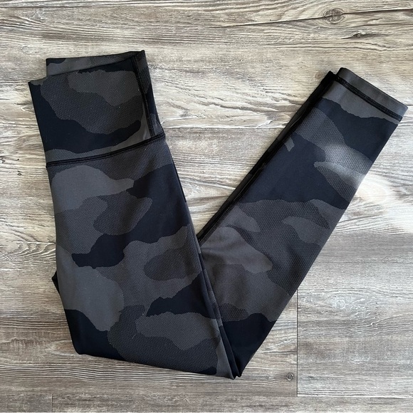 Offline by Aerie Black Camo High Waist Legging - Picture 1 of 5